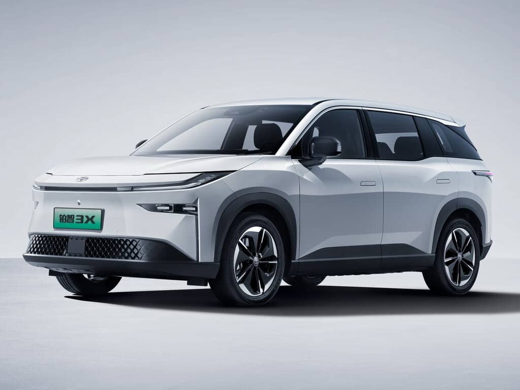 Nissan Ariya (2023)